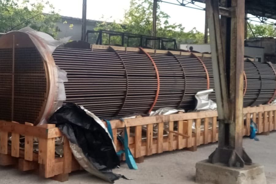 Shell and tube heat exchanger bundle packed for transport